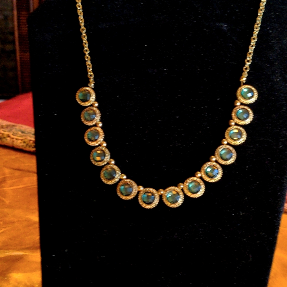 Elegent costume necklace